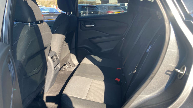 Nissan Qashqai 1.3 DiG-T MH N-Connecta 5dr Petrol Hatchback